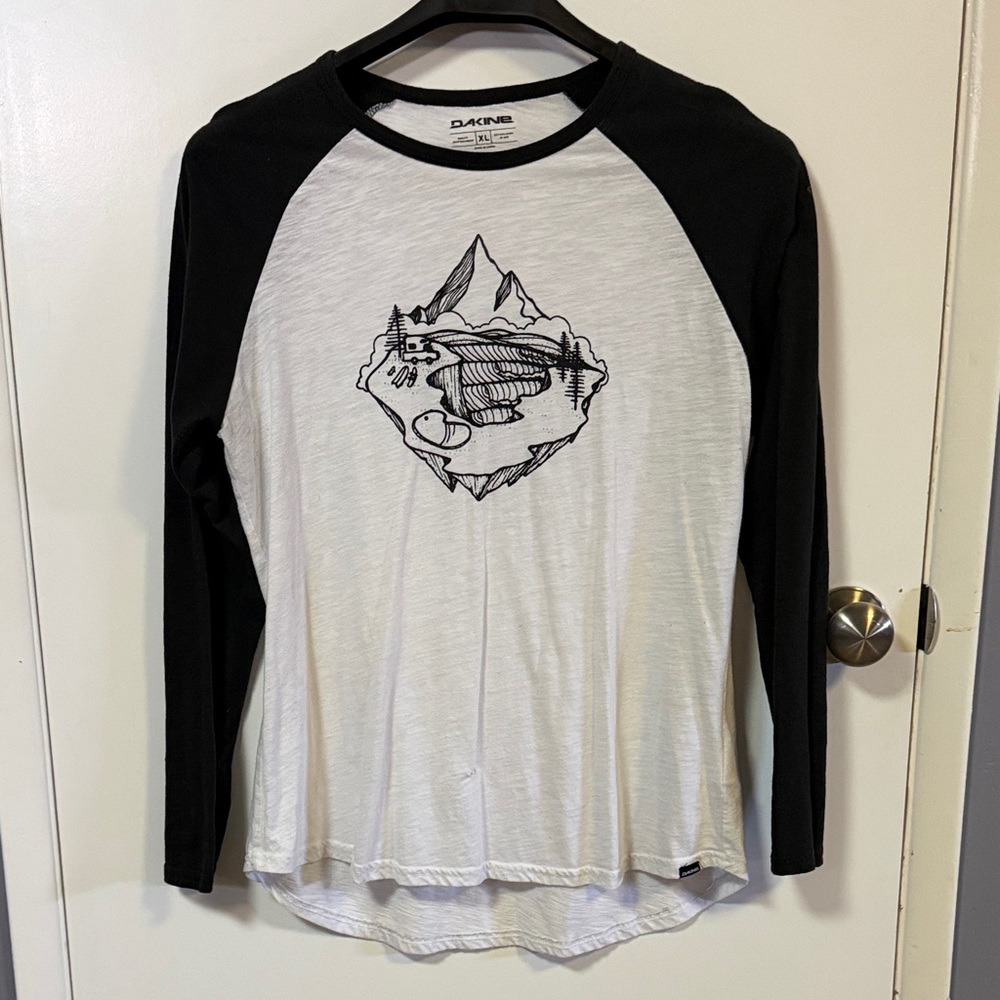 Dakine Monochrome Mountain Graphic Raglan